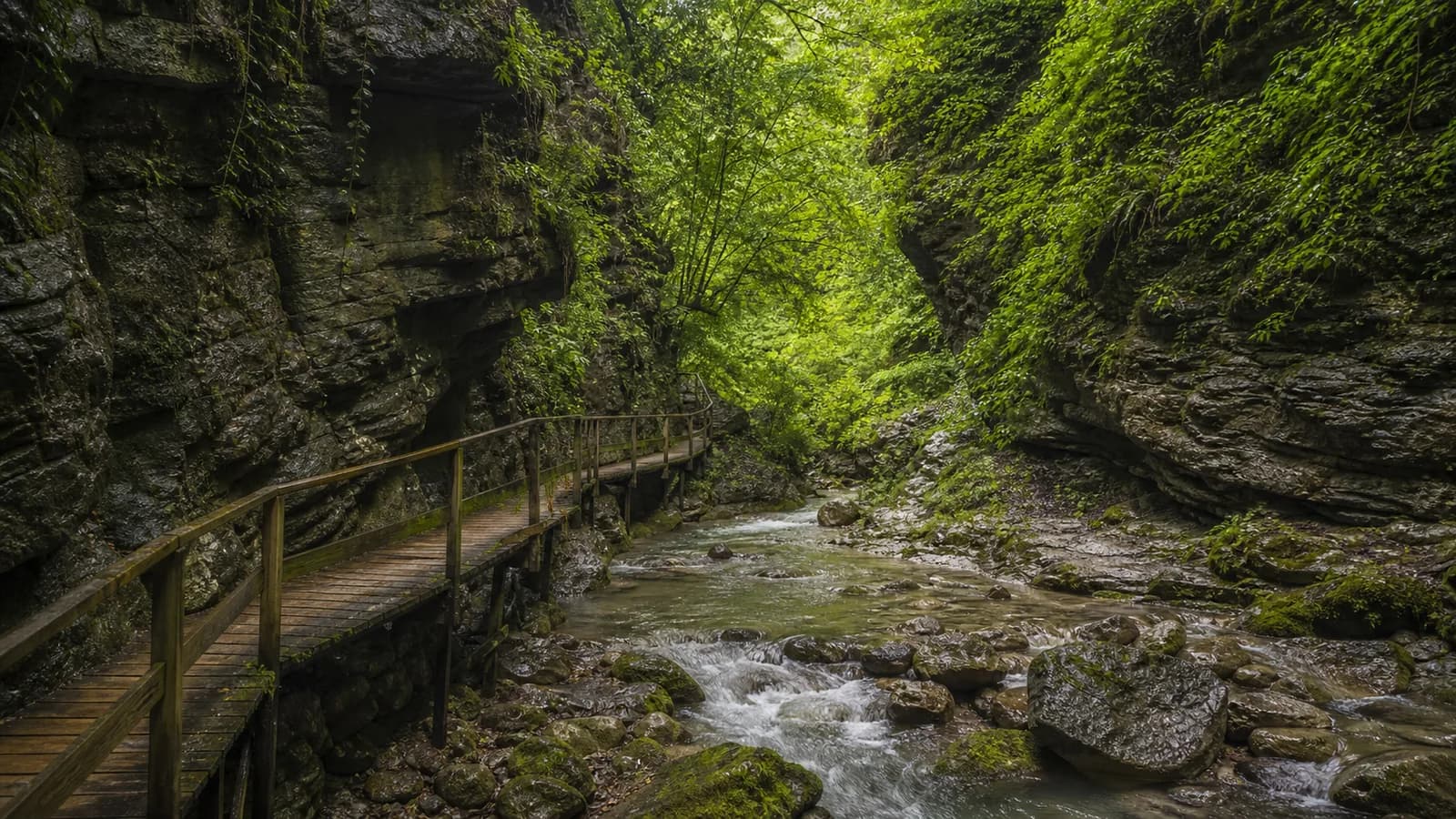 Chernigovka Canyon Walkway