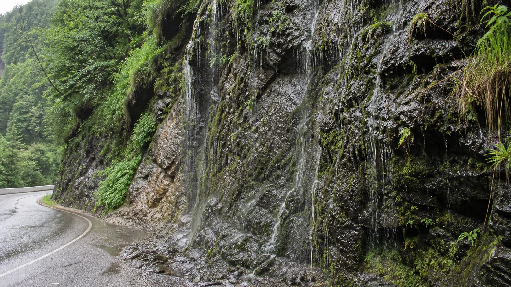 Devichyi Slezy Roadside Water Threads
