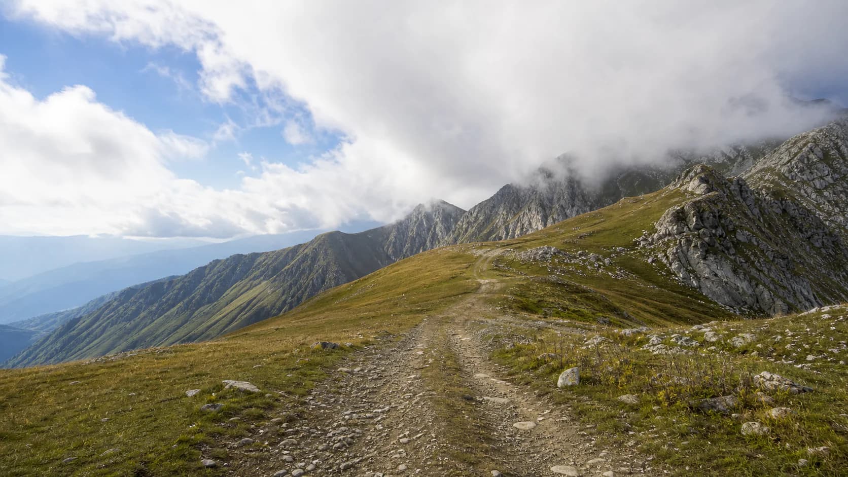 Pyv Pass Mountain Track