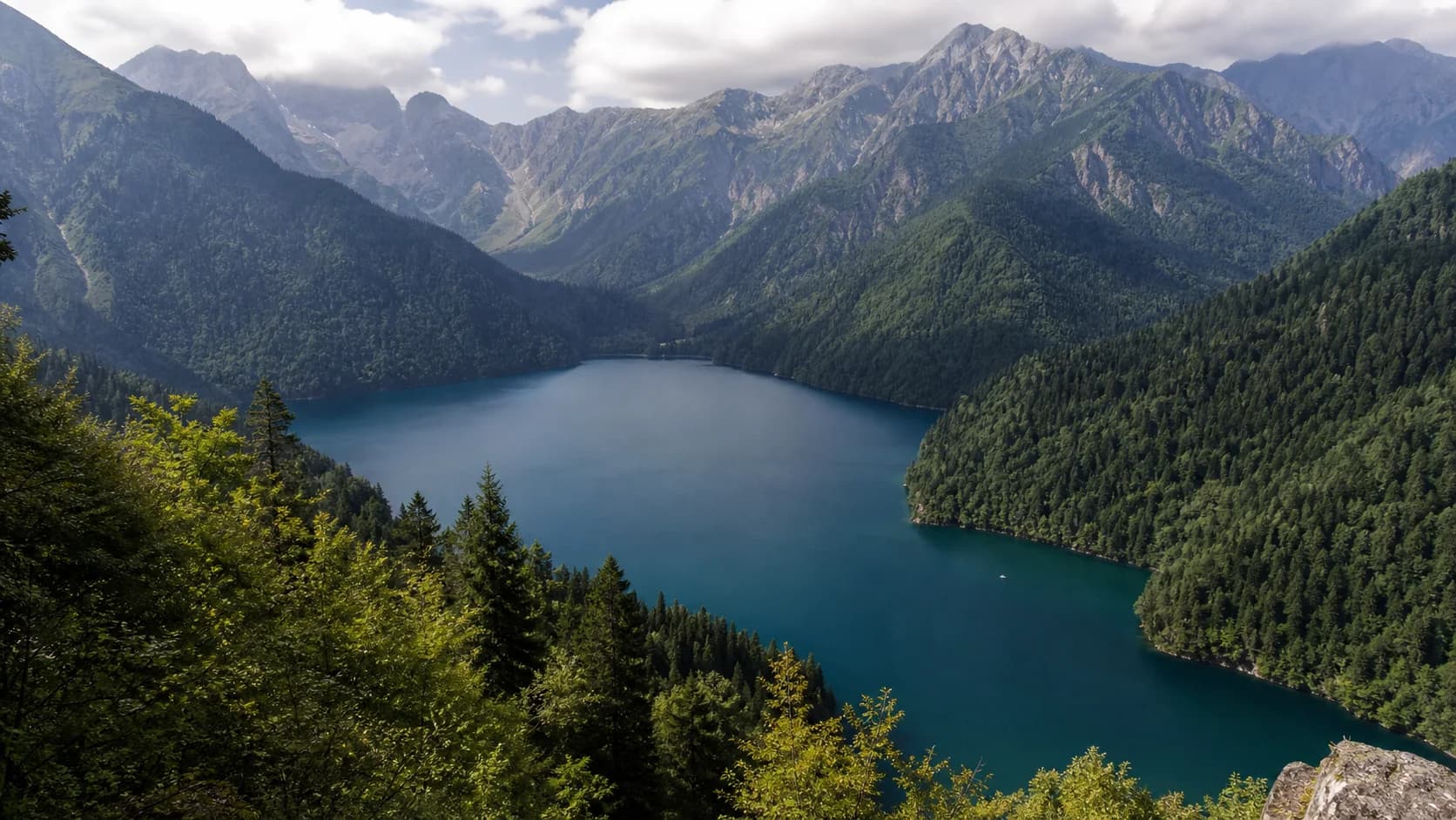 Lake Ritsa Elevated Viewpoint